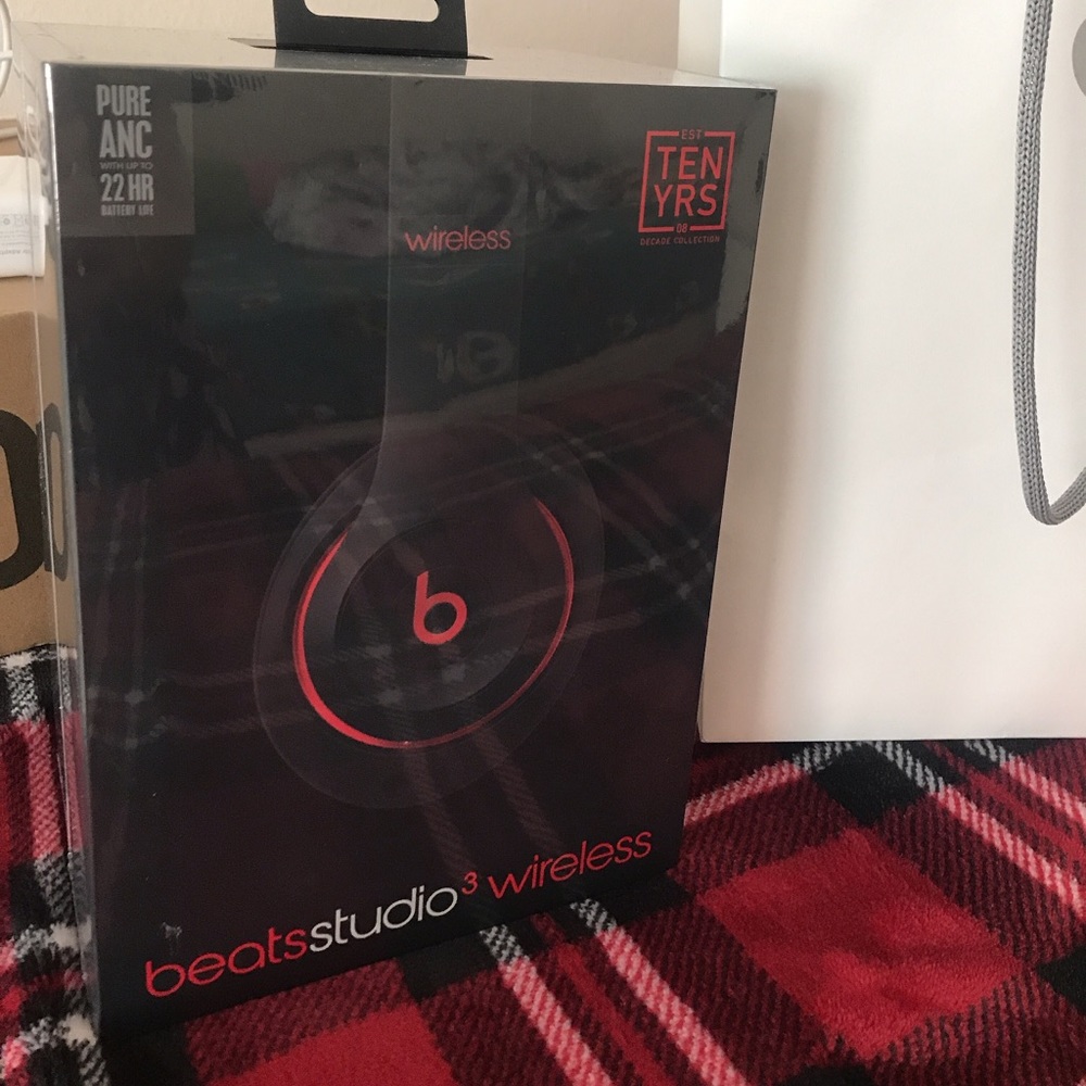 BEAST STUIDO WIRELESS HEADPHONE